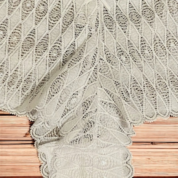 NWT FREDERICK’S OF HOLLYWOOD White Ellison  Lace Cheeky Thong Panties Size 1X - Picture 3 of 8